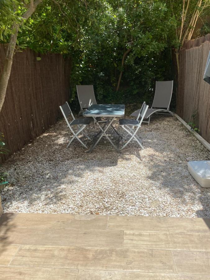 Little Garden Apartment Saint-Cyr-sur-Mer Exterior photo
